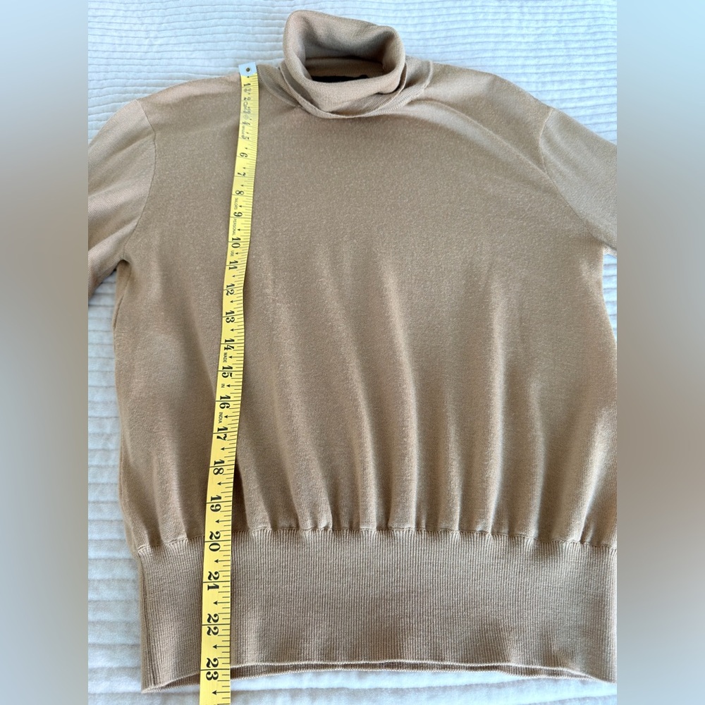 Moschino Classic Tan Turtleneck Sweater USA Size 6, Italian 40,100% virgin wool - Picture 9 of 12